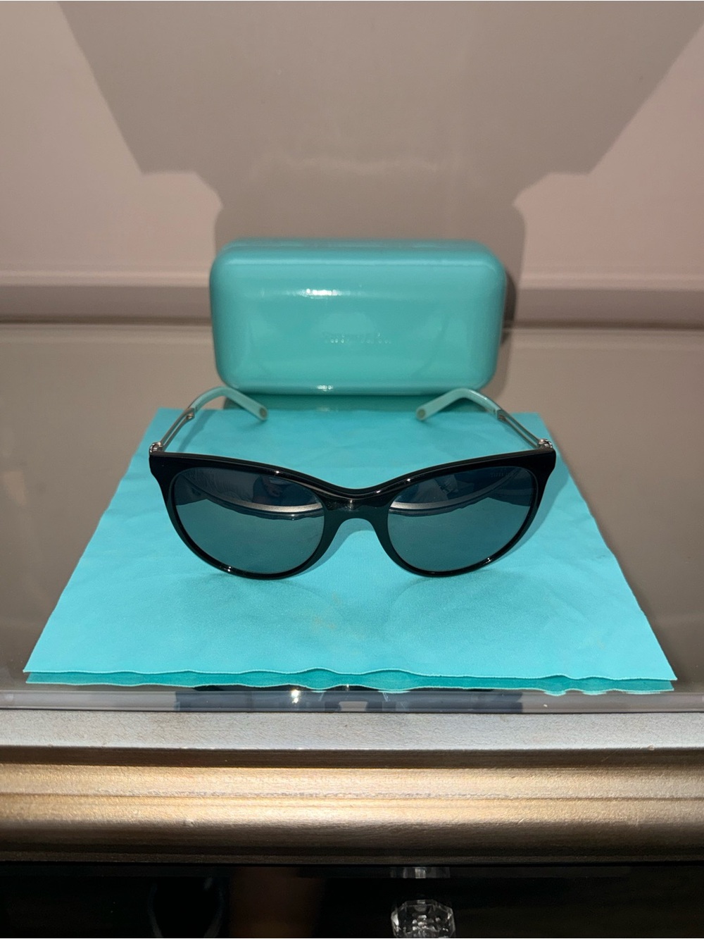 Tiffany & Co. Black Cat-Eye Women's Sunglasses with Blue hard Case